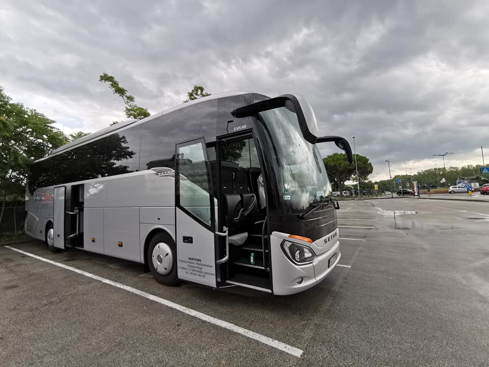 Nowoczesny autokar Setra - KAJK TOURS
