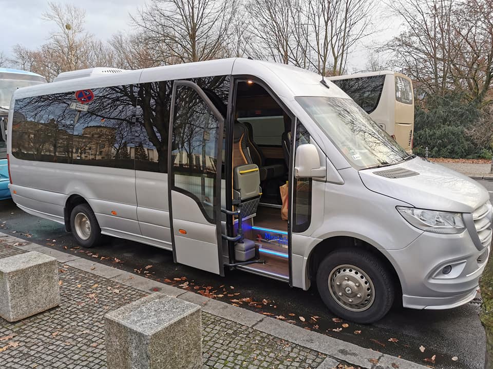 Luksusowy bus Mercedes - KAJK TOURS